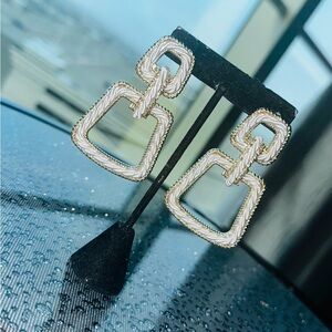 Cute Hallo white/gold drop earrings